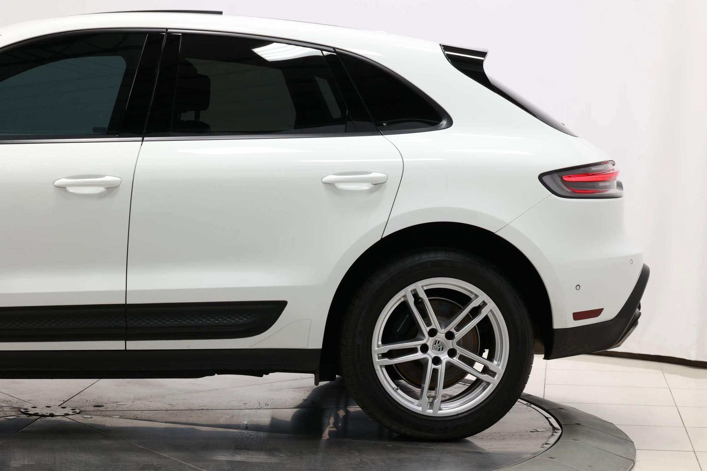 Used 2022 Porsche Macan image 8