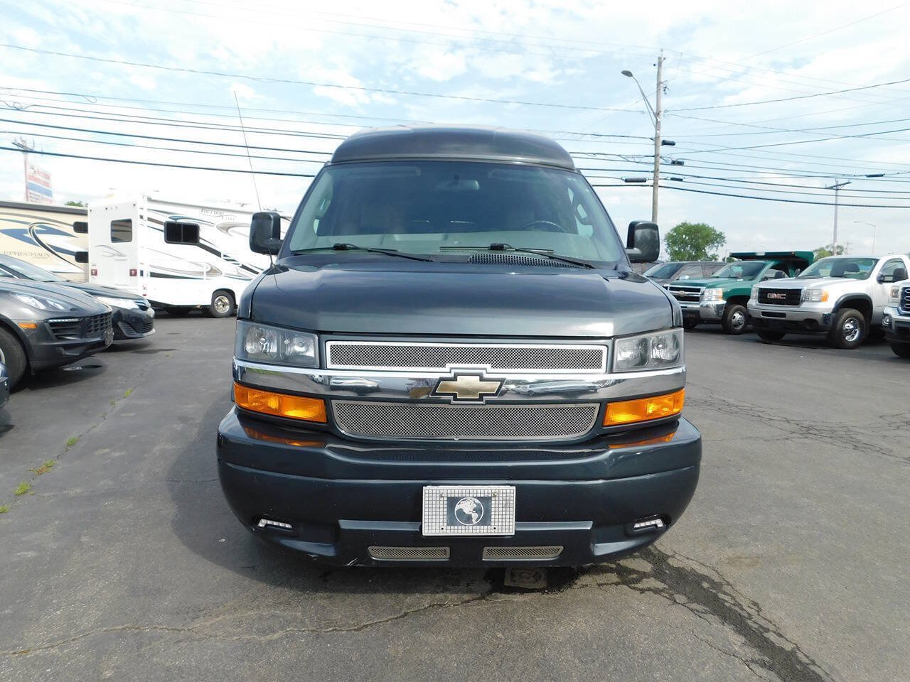 Used 2018 Chevrolet Express 2500 w/ Enhanced Convenience Package RWD image 3