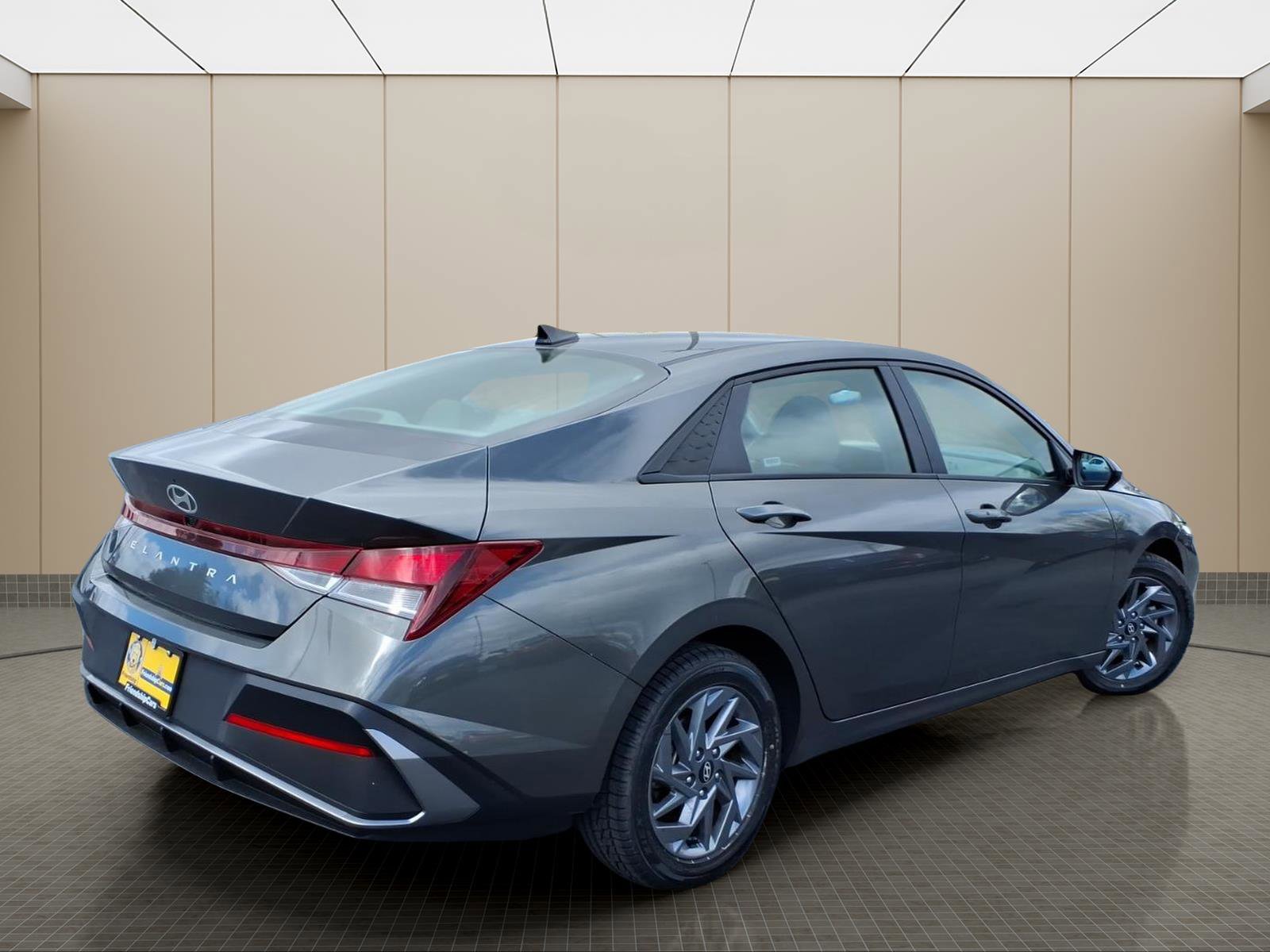 Used 2024 Hyundai Elantra SEL FWD image 8
