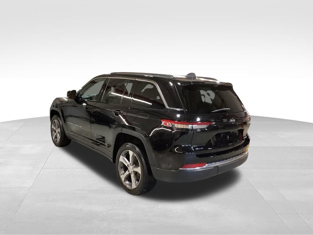 Certified 2023 Jeep Grand Cherokee Limited w/ Luxury Tech Group II AWD/4WD image 6