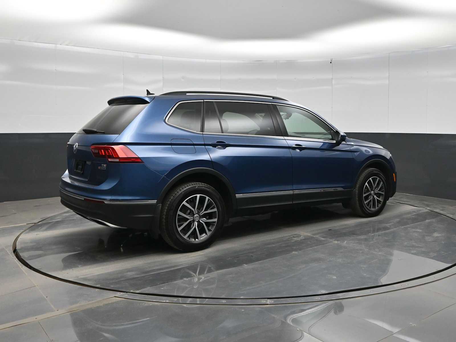 Used 2018 Volkswagen Tiguan SE AWD/4WD image 8