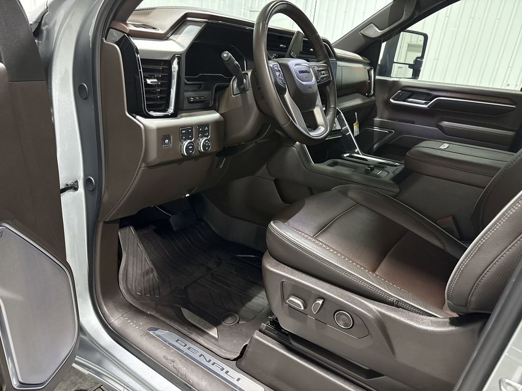 Used 2024 GMC Sierra 3500 Denali w/ Denali Reserve Package image 10