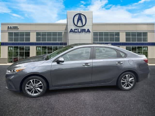Used 2023 Kia Forte LXS w/ LXS Technology Package FWD image 2