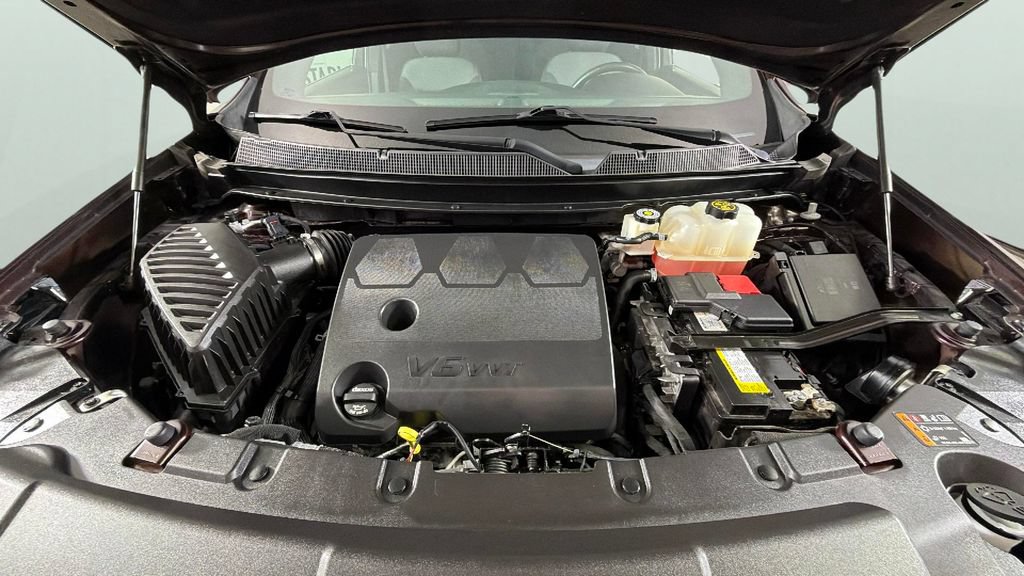 Used 2022 Chevrolet Traverse LT FWD image 38