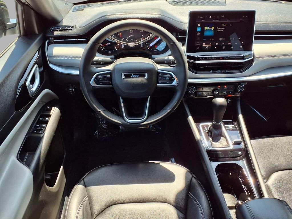 Used 2025 Jeep Compass Limited AWD/4WD image 4