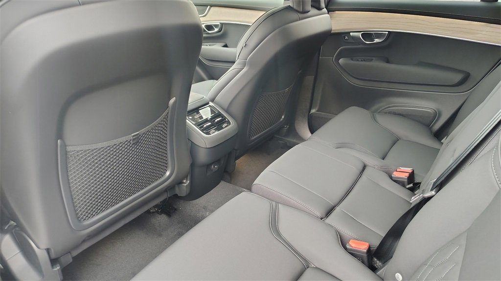 New 2026 Volvo XC90 B5 Plus image 27