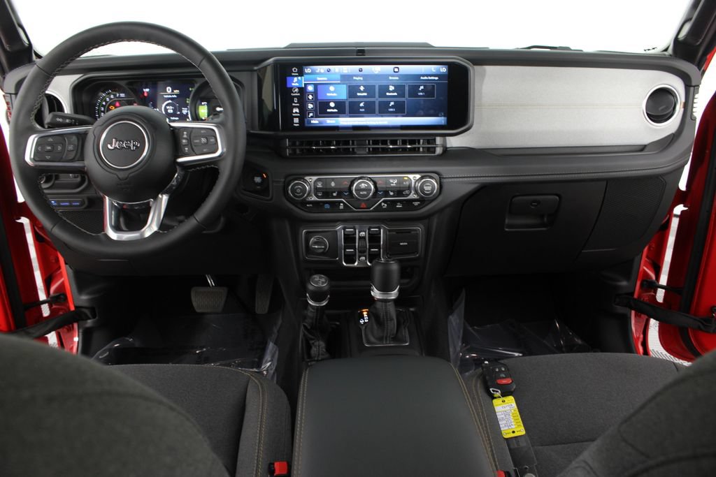 Used 2025 Jeep Wrangler Unlimited Sahara w/ Safety Group AWD/4WD image 9
