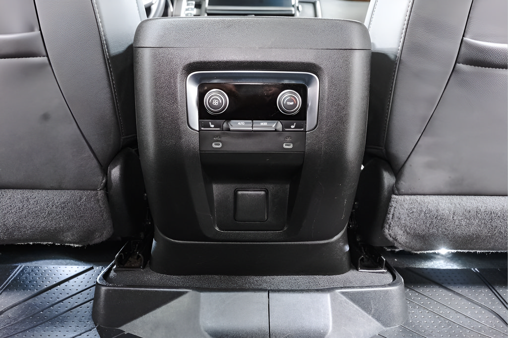 Used 2022 Chevrolet Tahoe Premier AWD/4WD image 30