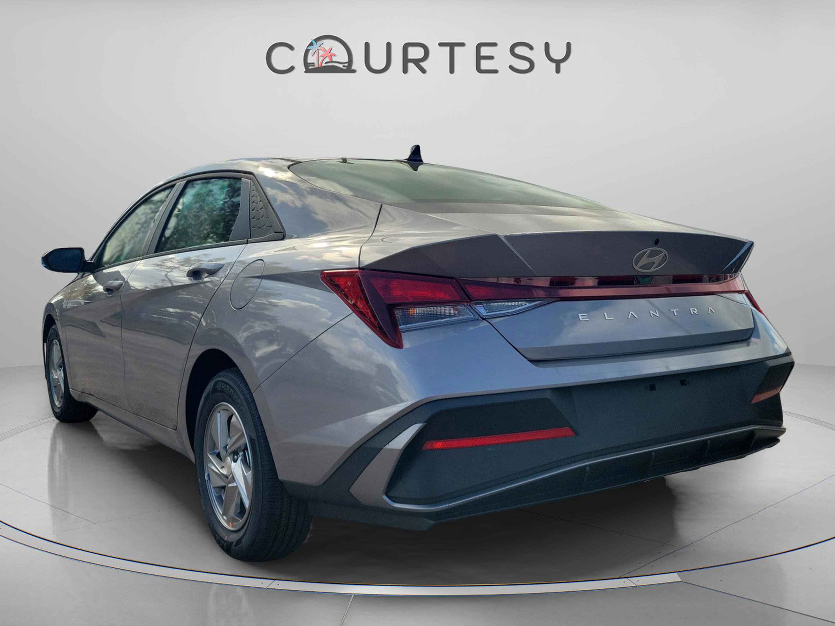 New 2026 Hyundai Elantra SE image 5