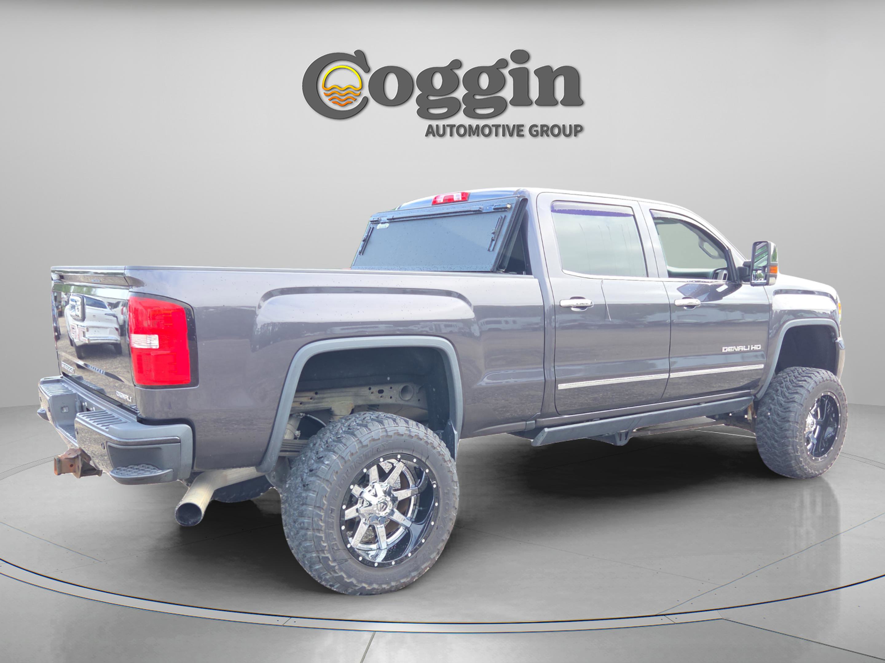 Used 2016 GMC Sierra 2500 Denali w/ Duramax Plus Package AWD/4WD image 5