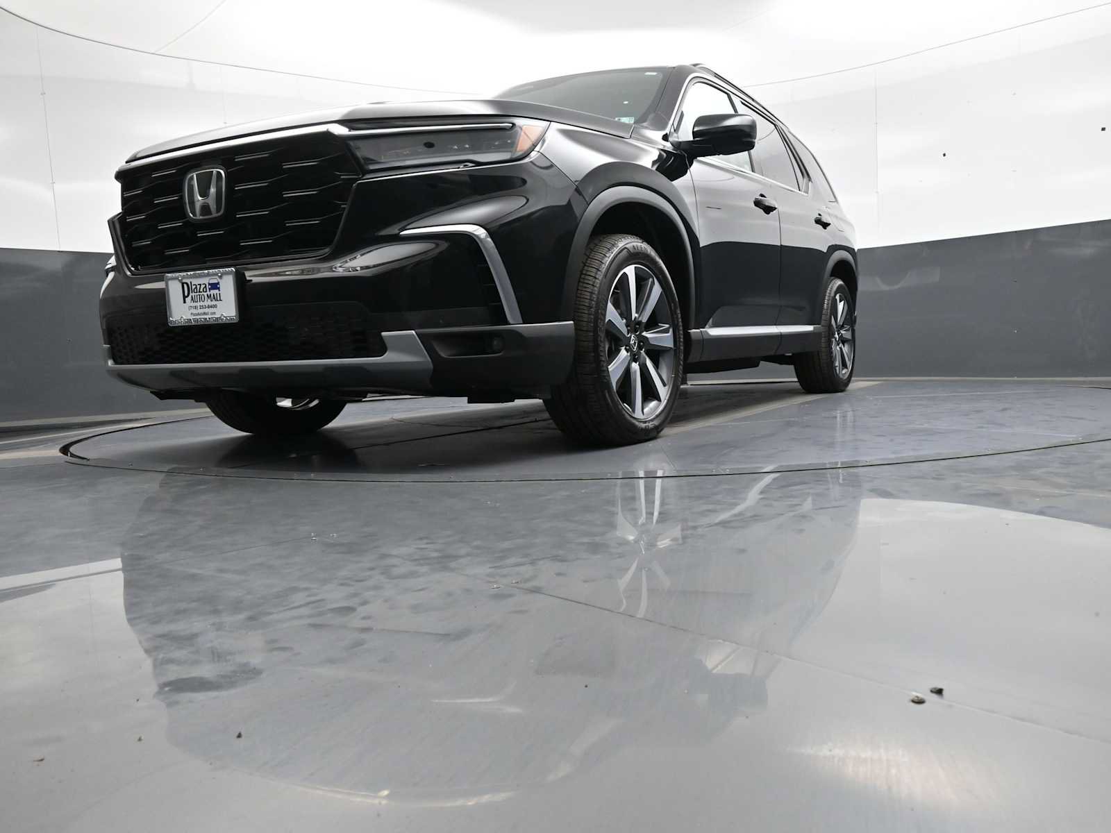 Certified 2025 Honda Pilot Touring image 29