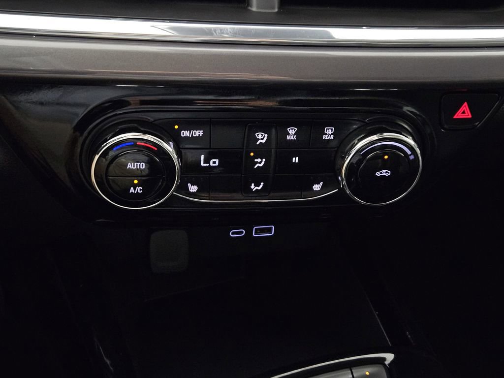 Used 2025 Chevrolet Trax ACTIV w/ Driver Confidence Package image 15