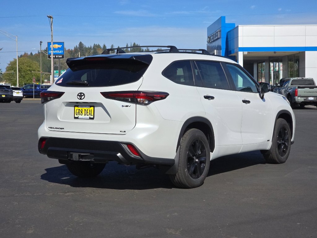 New 2025 Toyota Highlander XLE image 5