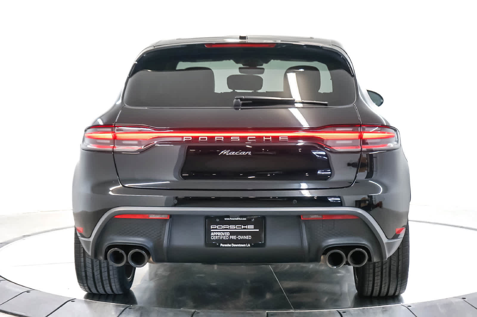 Certified 2025 Porsche Macan AWD/4WD image 10