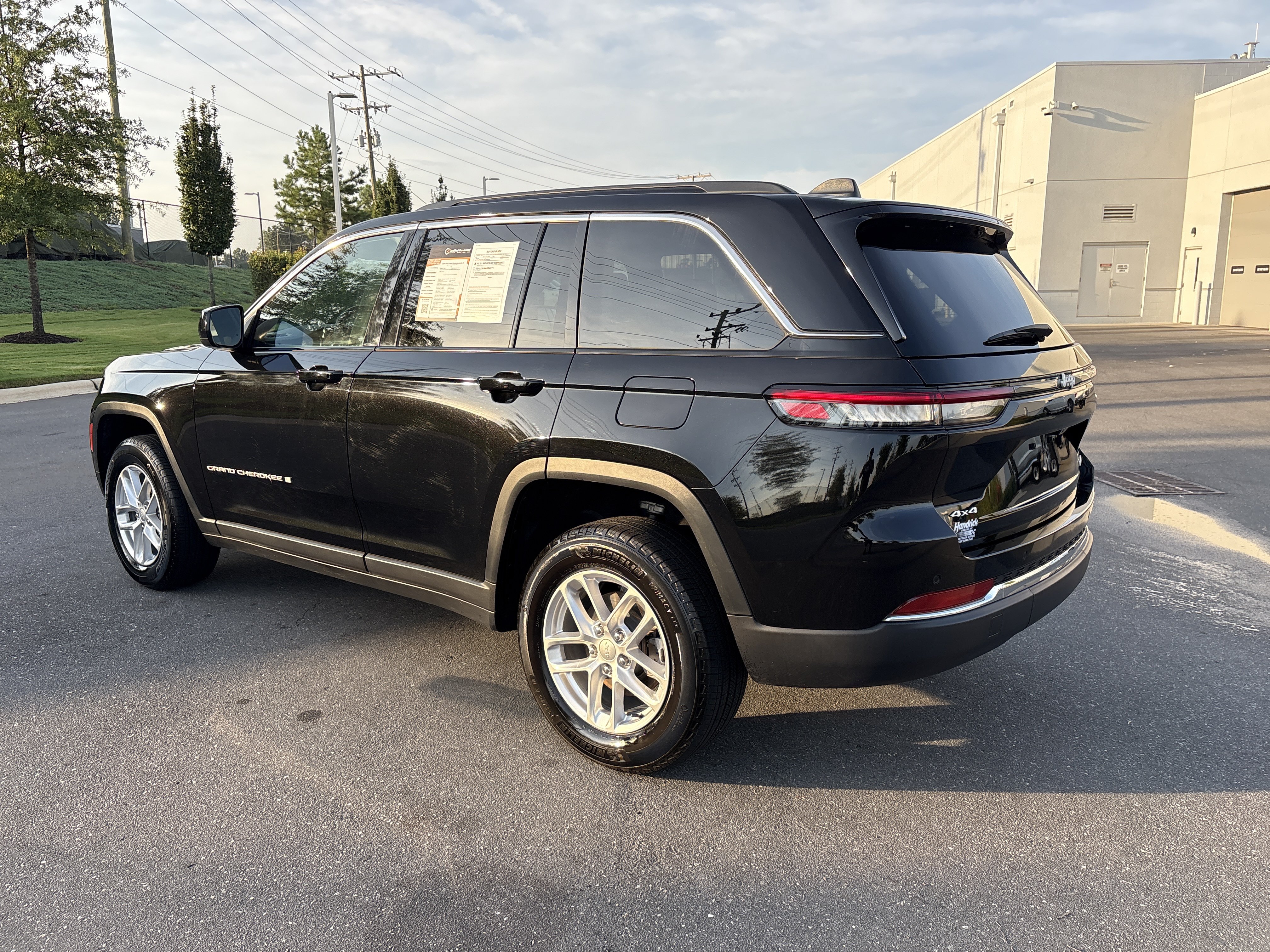 Used 2024 Jeep Grand Cherokee Laredo X w/ Luxury Tech Group I AWD/4WD image 7