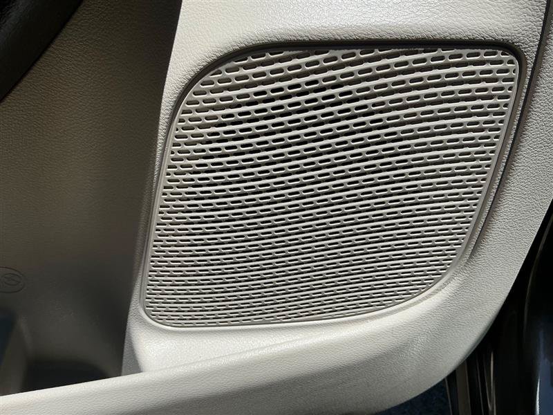 Used 2018 Chrysler Pacifica Touring-L FWD image 29
