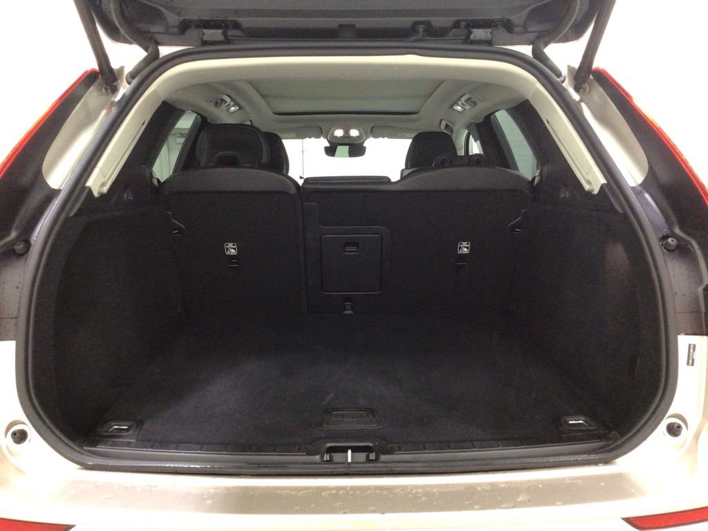Used 2025 Volvo XC60 B5 Core image 22