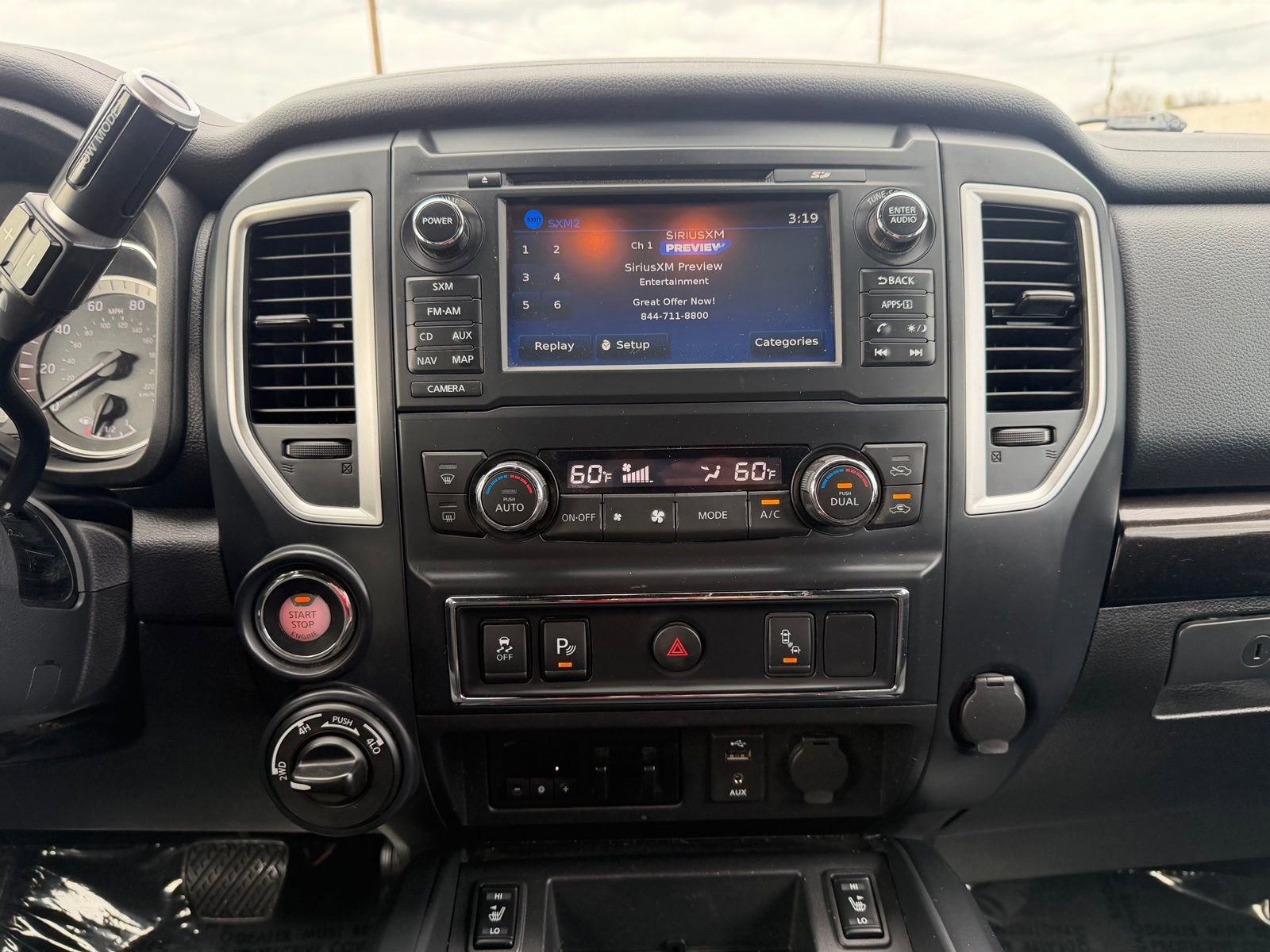 Used 2018 Nissan Titan SV w/ SV Convenience Package image 15