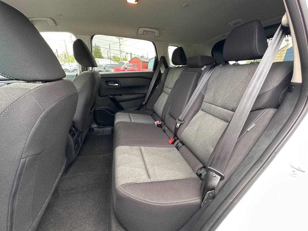 Used 2024 Nissan Rogue SV AWD/4WD image 18