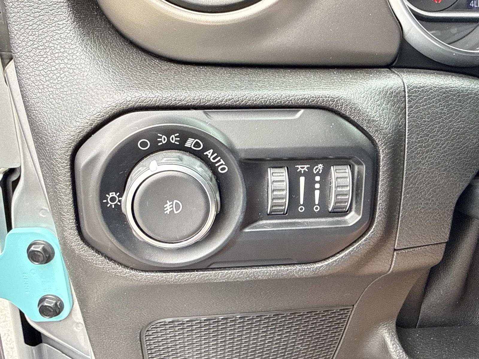 Used 2018 Jeep Wrangler Unlimited Sport S AWD/4WD image 28