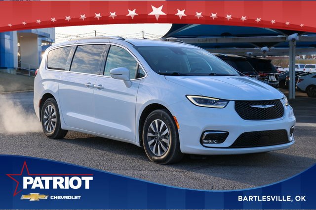 Used 2021 Chrysler Pacifica Touring-L image 1