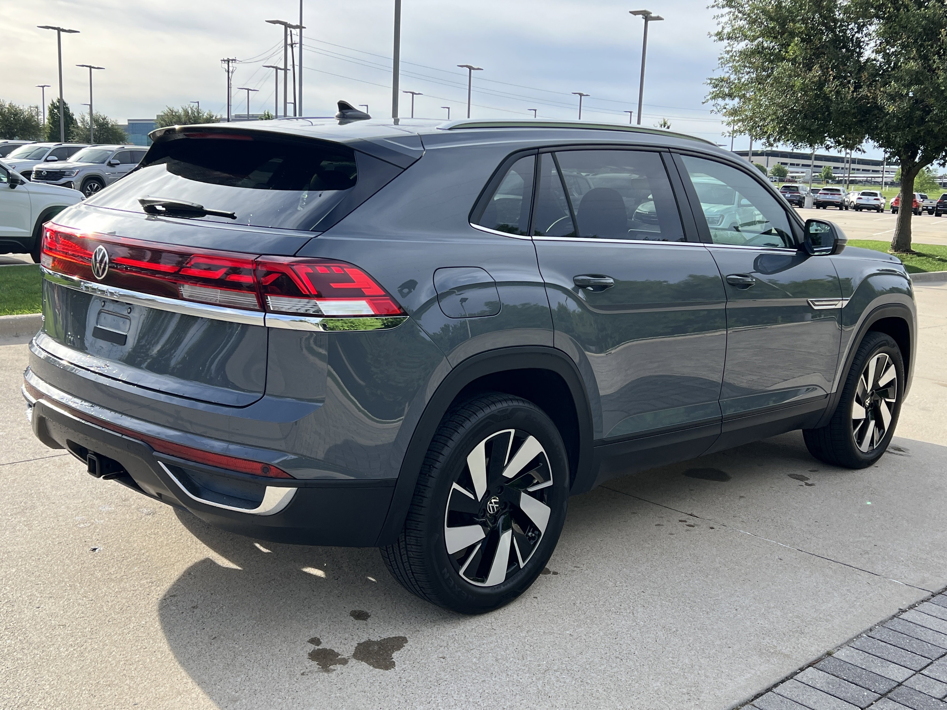 Certified 2025 Volkswagen Atlas Cross Sport SE w/ Panoramic Sunroof Package FWD image 10