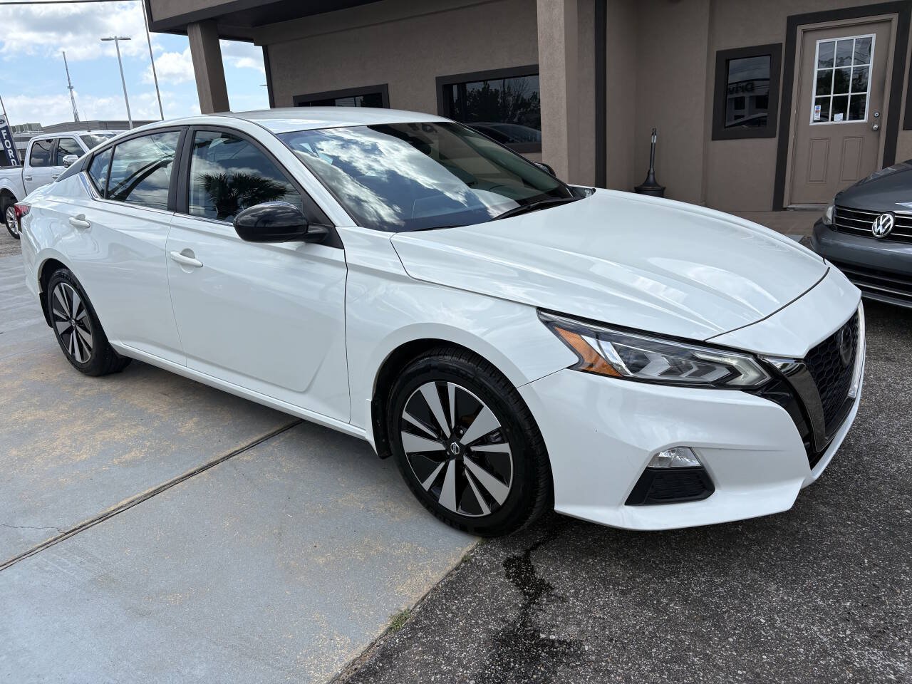 Used 2022 Nissan Altima 2.5 SR FWD image 1