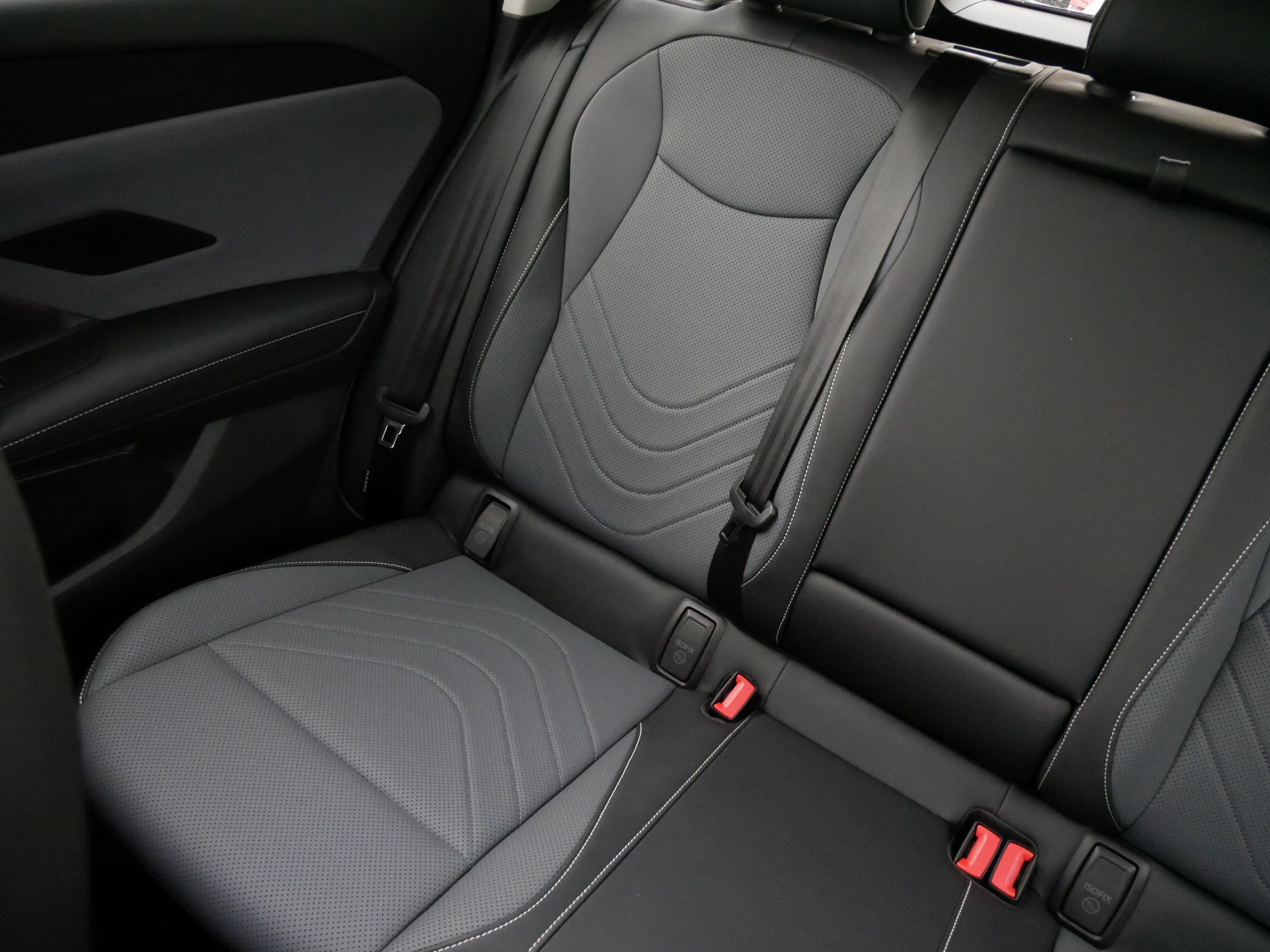 Certified 2025 Volkswagen Tiguan SE w/ Panoramic Sunroof Package AWD/4WD image 12