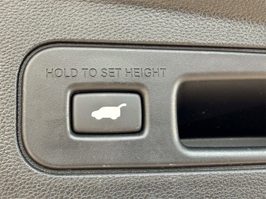 Certified 2025 Acura MDX w/ Technology Package image 9