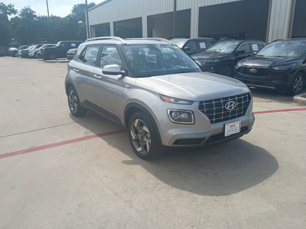 Used 2025 Hyundai Venue SEL FWD image 6