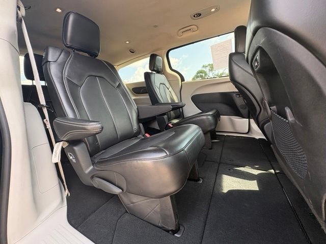 Used 2024 Chrysler Pacifica Touring-L FWD image 26