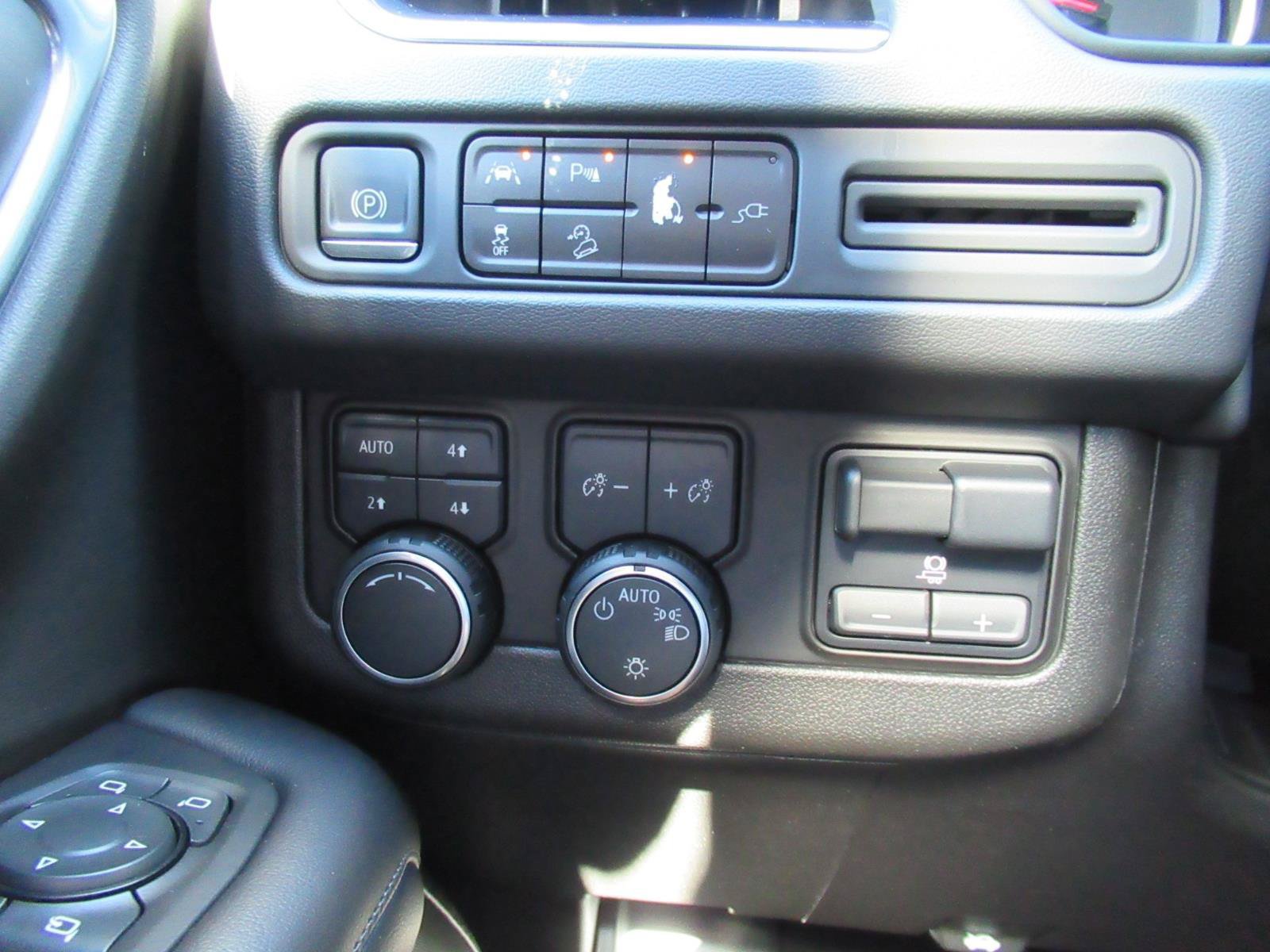 Used 2021 Chevrolet Tahoe Z71 AWD/4WD image 24