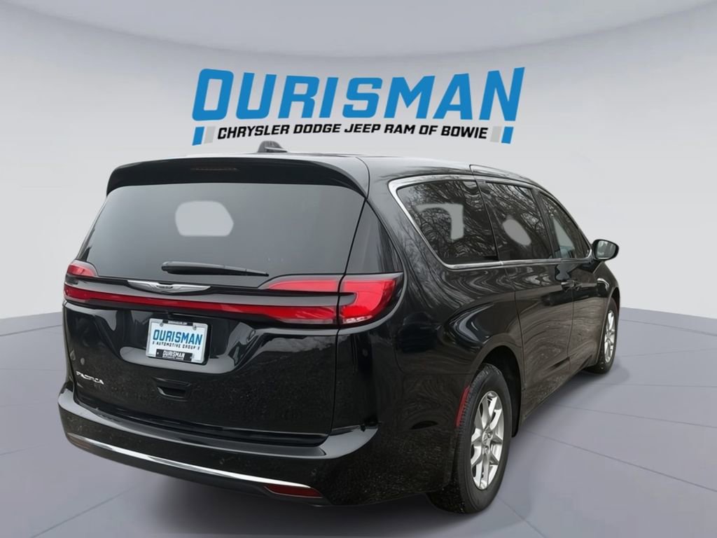 New 2026 Chrysler Pacifica Select image 6
