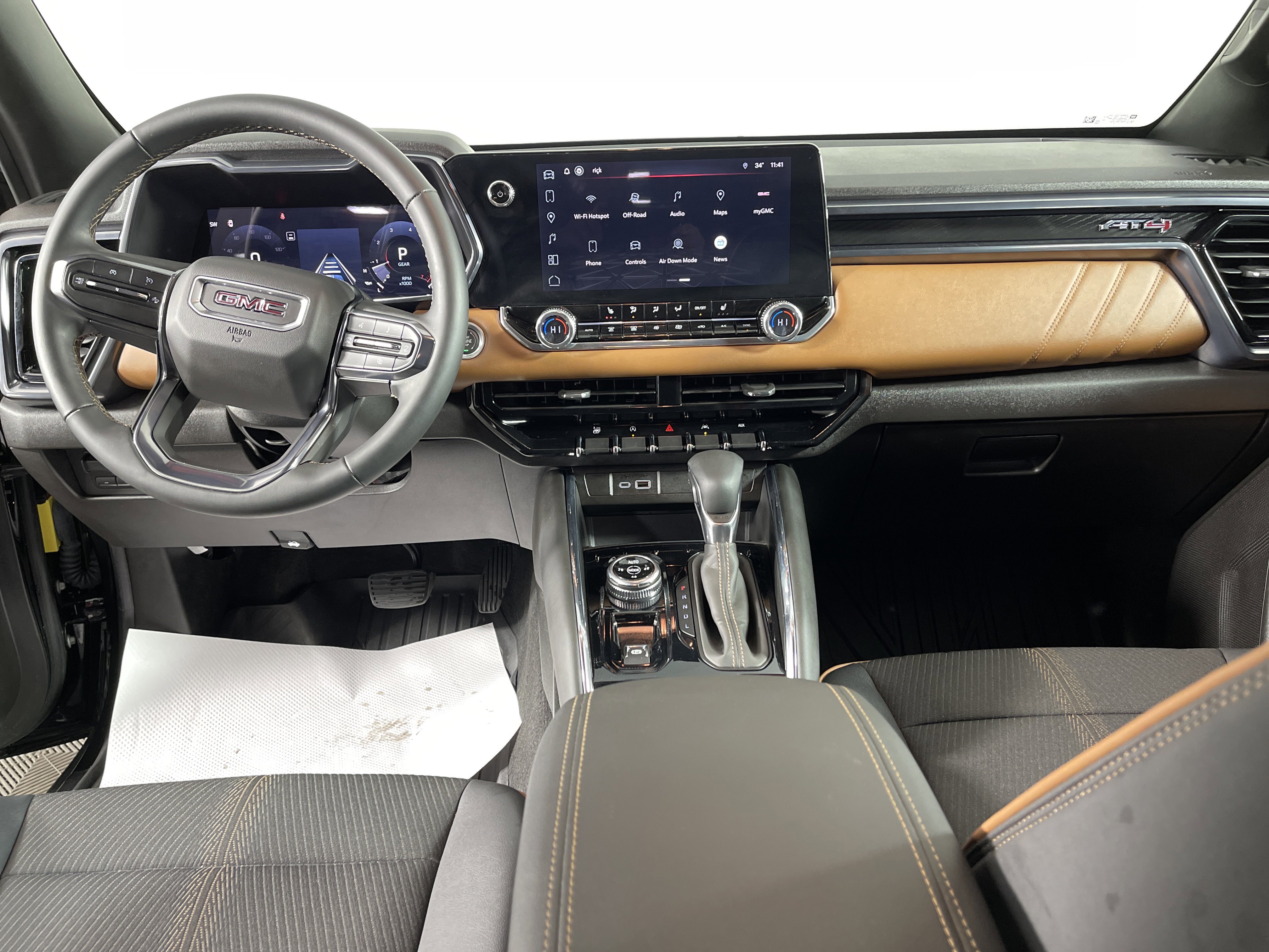 Used 2024 GMC Canyon AT4 w/ Technology Package image 17