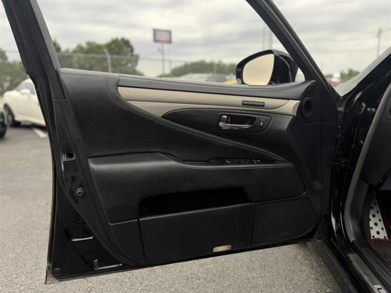 Used 2015 Lexus LS 460 w/ F Sport Package RWD image 12