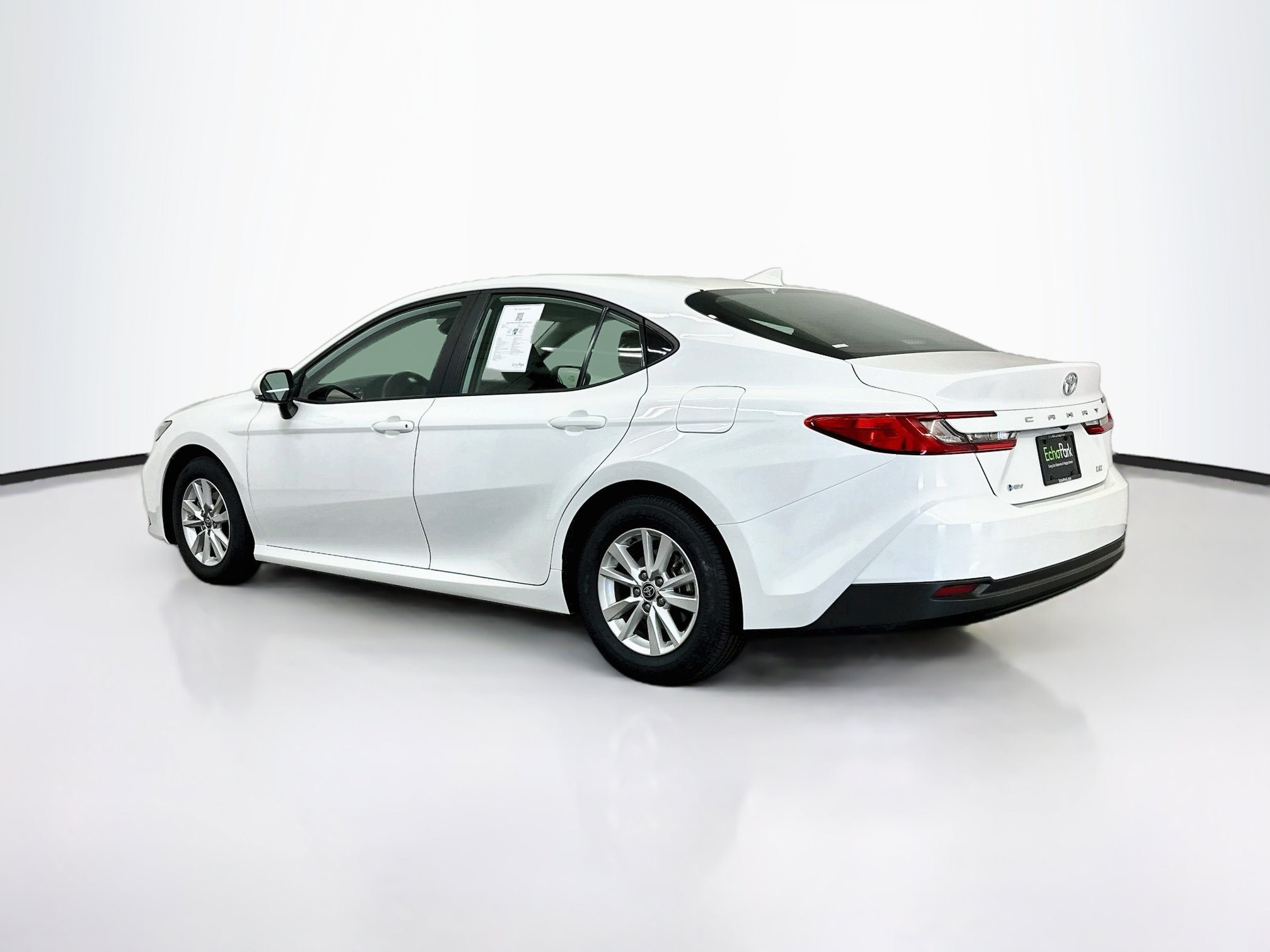 Used 2026 Toyota Camry SE FWD image 5