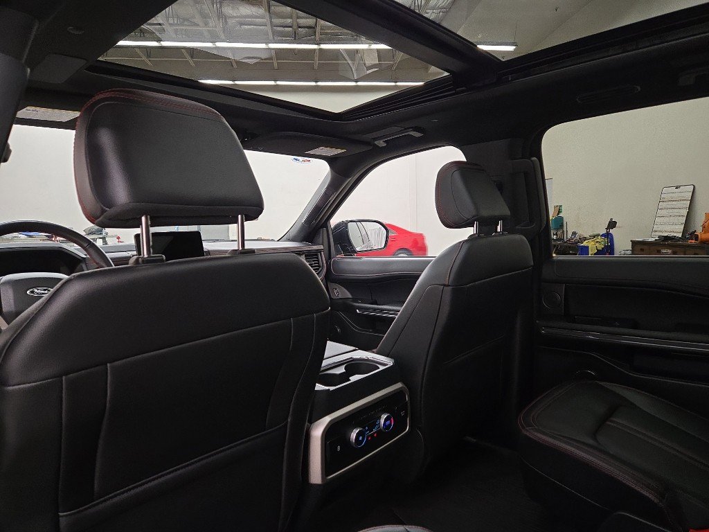 Used 2024 Ford Expedition Limited image 18