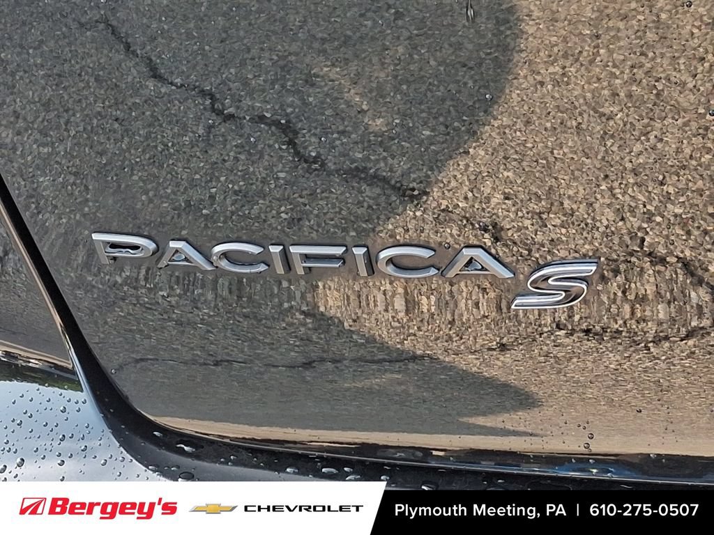 Used 2026 Chrysler Pacifica Limited w/ S Appearance Package FWD image 33