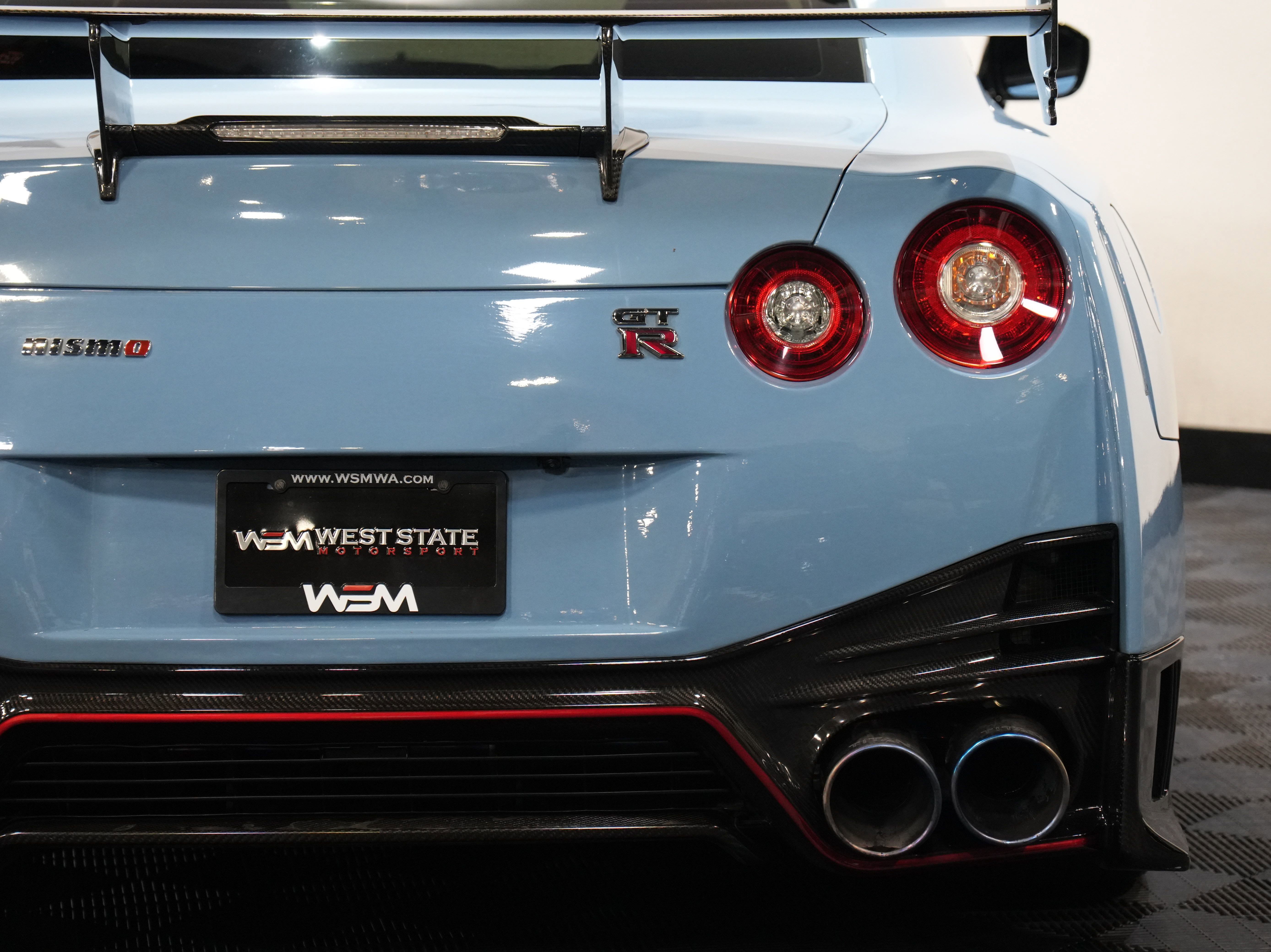 Used 2017 Nissan GT-R NISMO AWD/4WD image 19