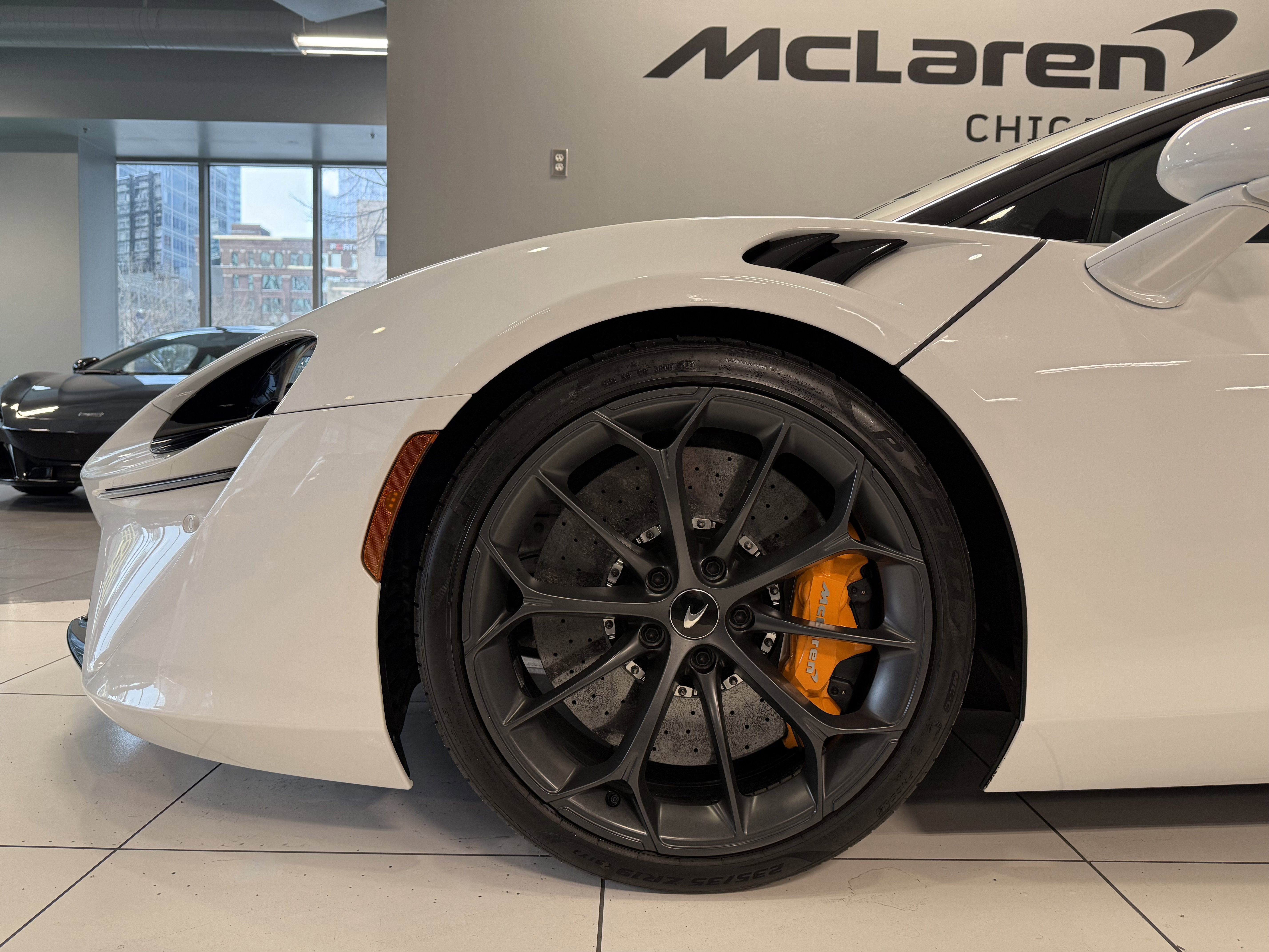 Used 2023 McLaren Artura image 17
