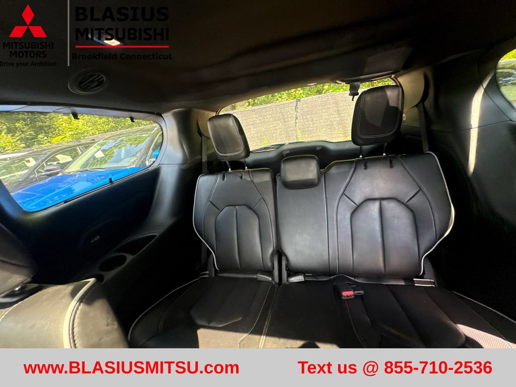 Used 2023 Chrysler Pacifica Limited w/ S Appearance Package FWD image 24