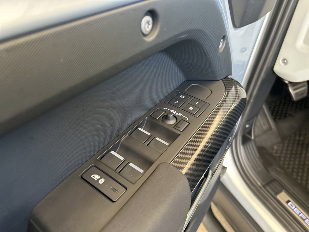 Used 2023 Land Rover Defender 110 X-Dynamic SE image 54