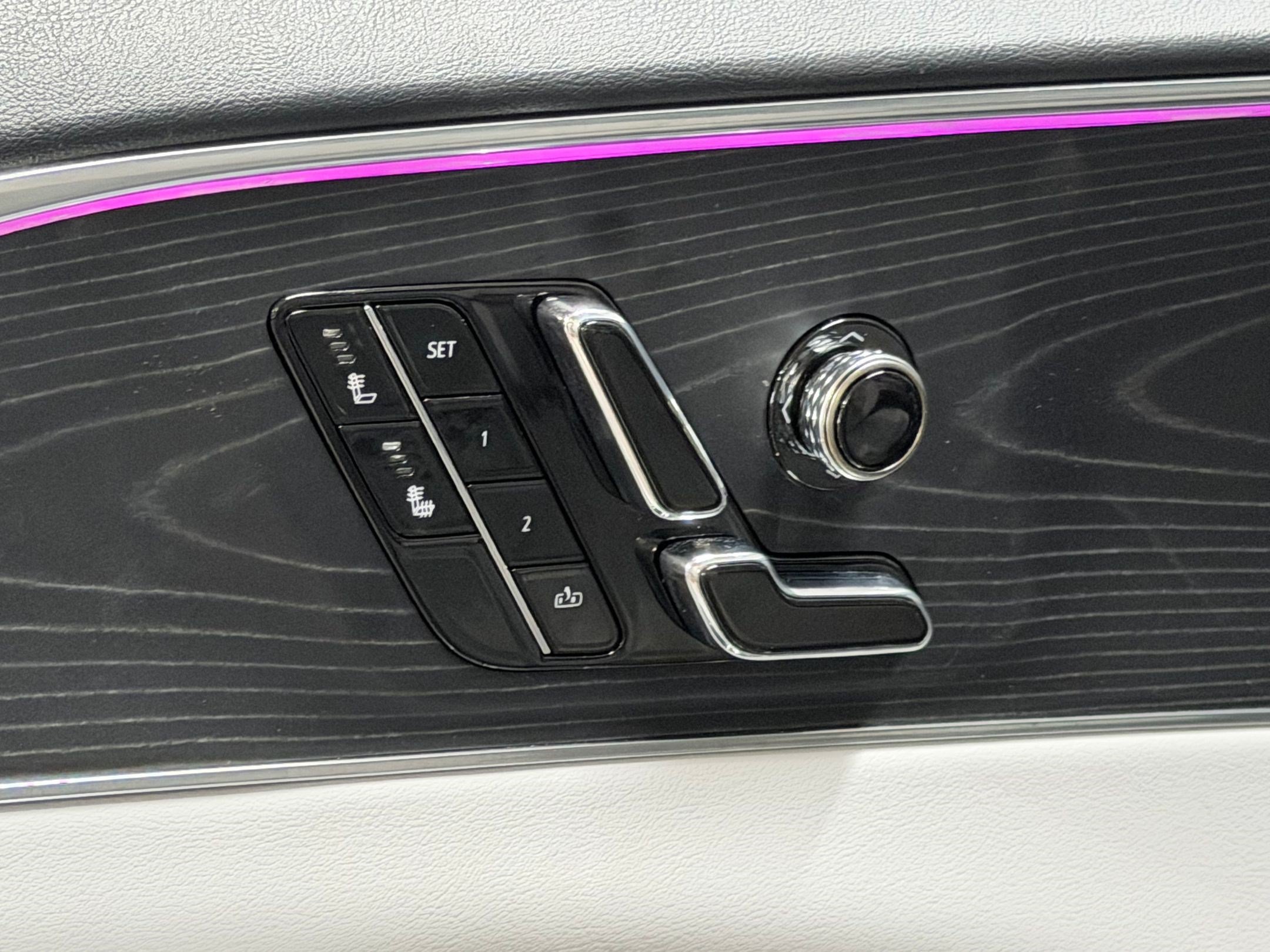 Certified 2024 Cadillac Lyriq Luxury AWD/4WD image 30