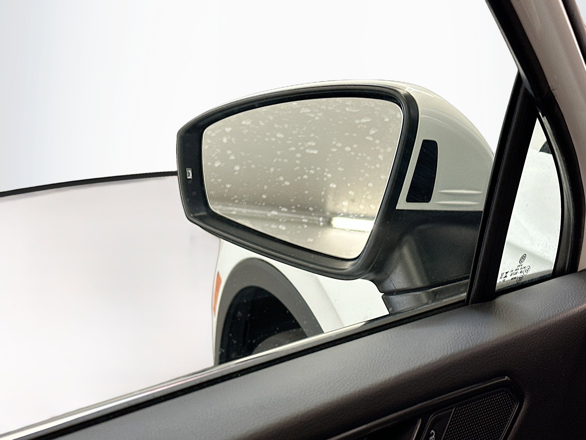 Used 2023 Volkswagen Tiguan SE w/ Panoramic Sunroof Package image 16