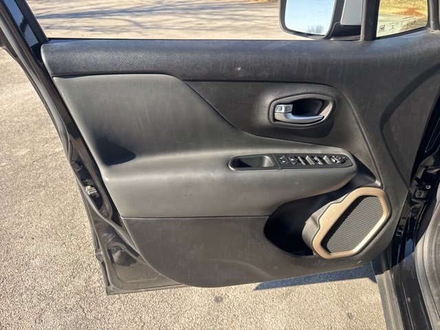 Used 2015 Jeep Renegade Limited image 14