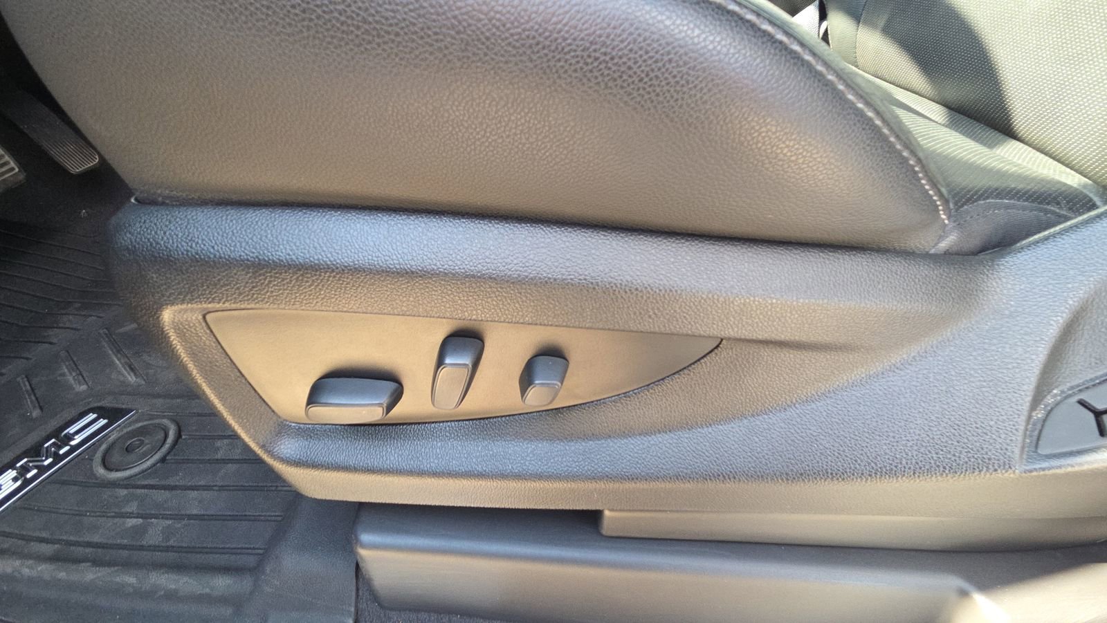 Used 2020 GMC Yukon SLT w/ Open Road Package image 24