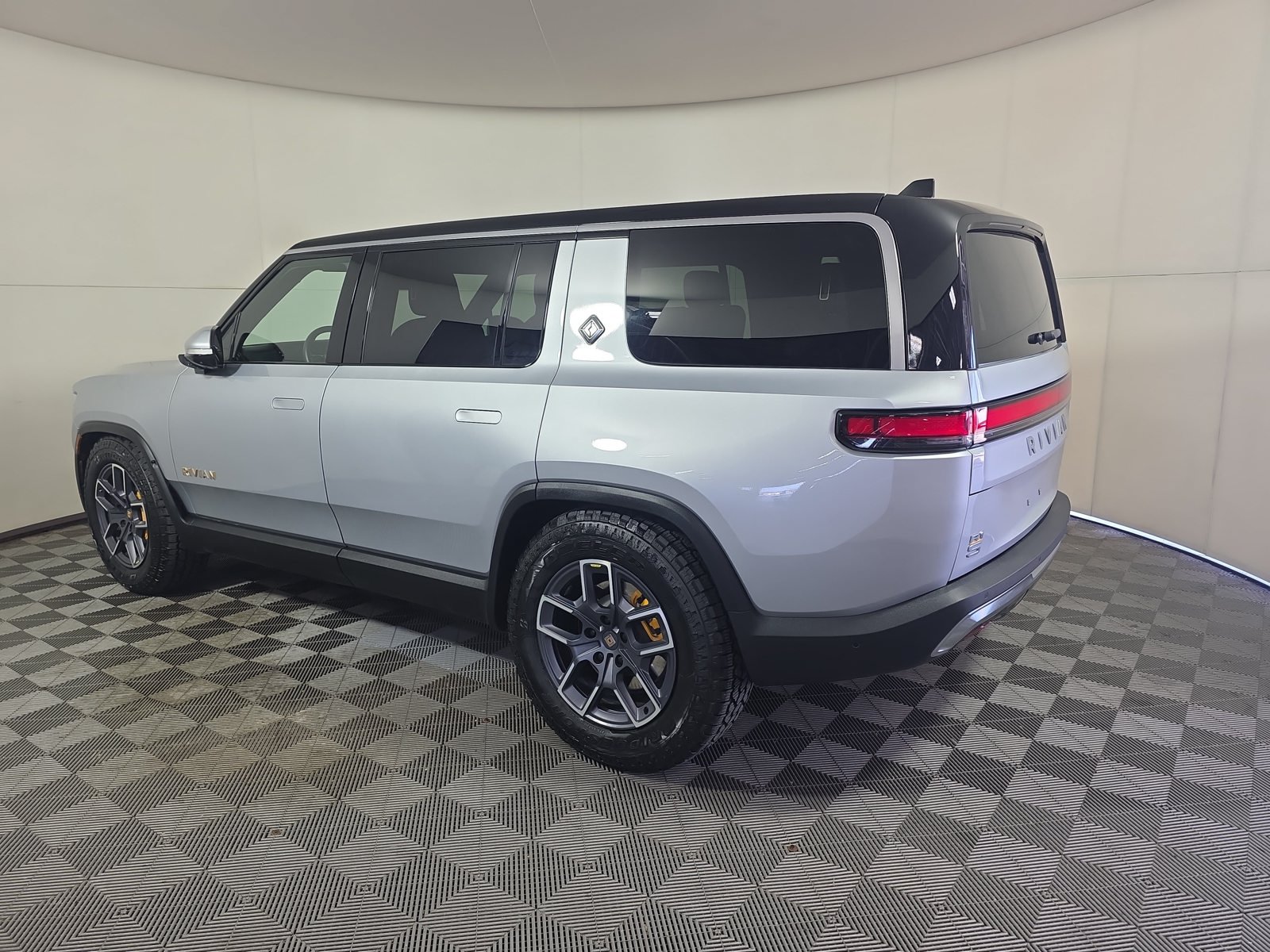 Used 2023 Rivian R1S Adventure Quad AWD/4WD image 3