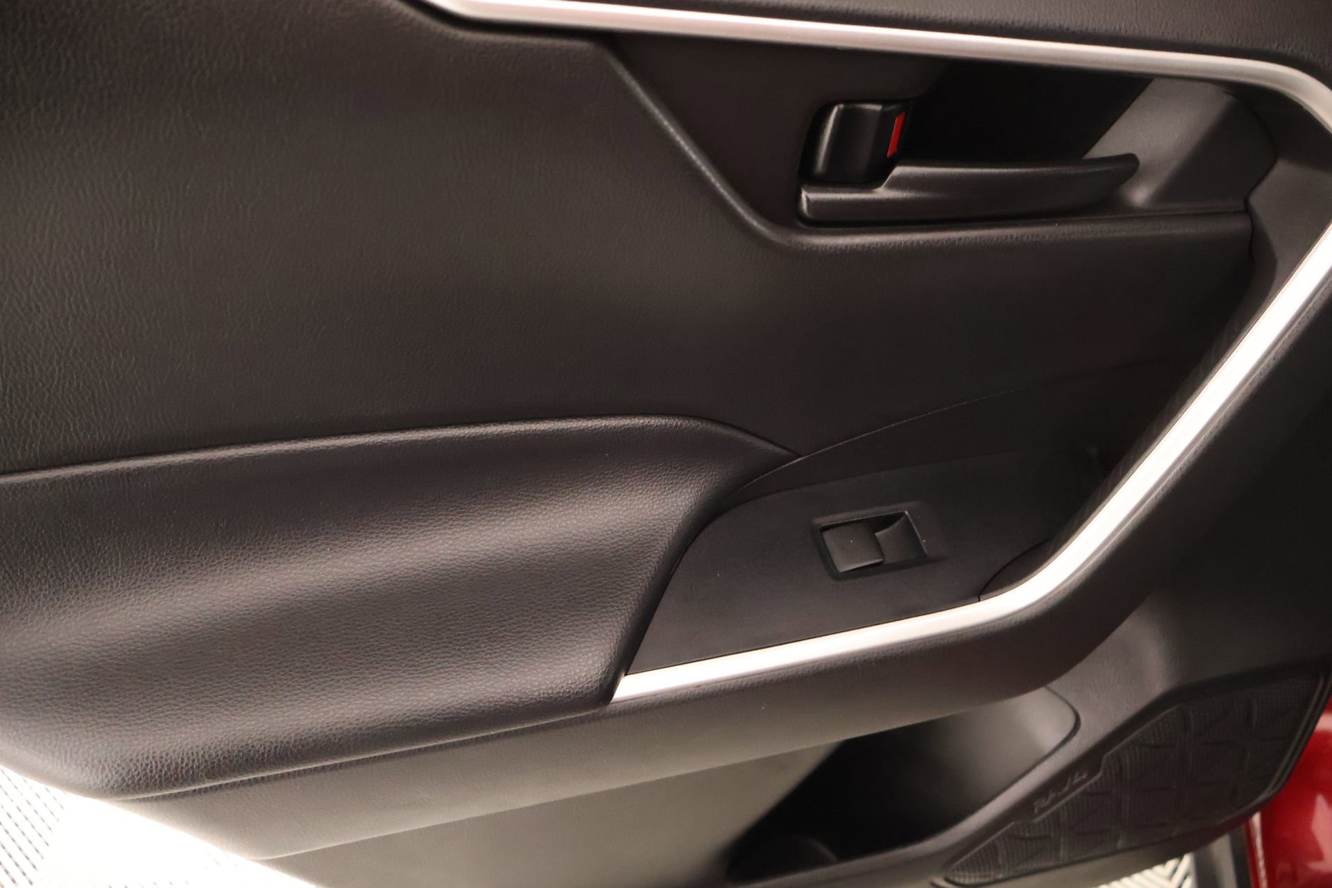 Used 2022 Toyota RAV4 LE image 15