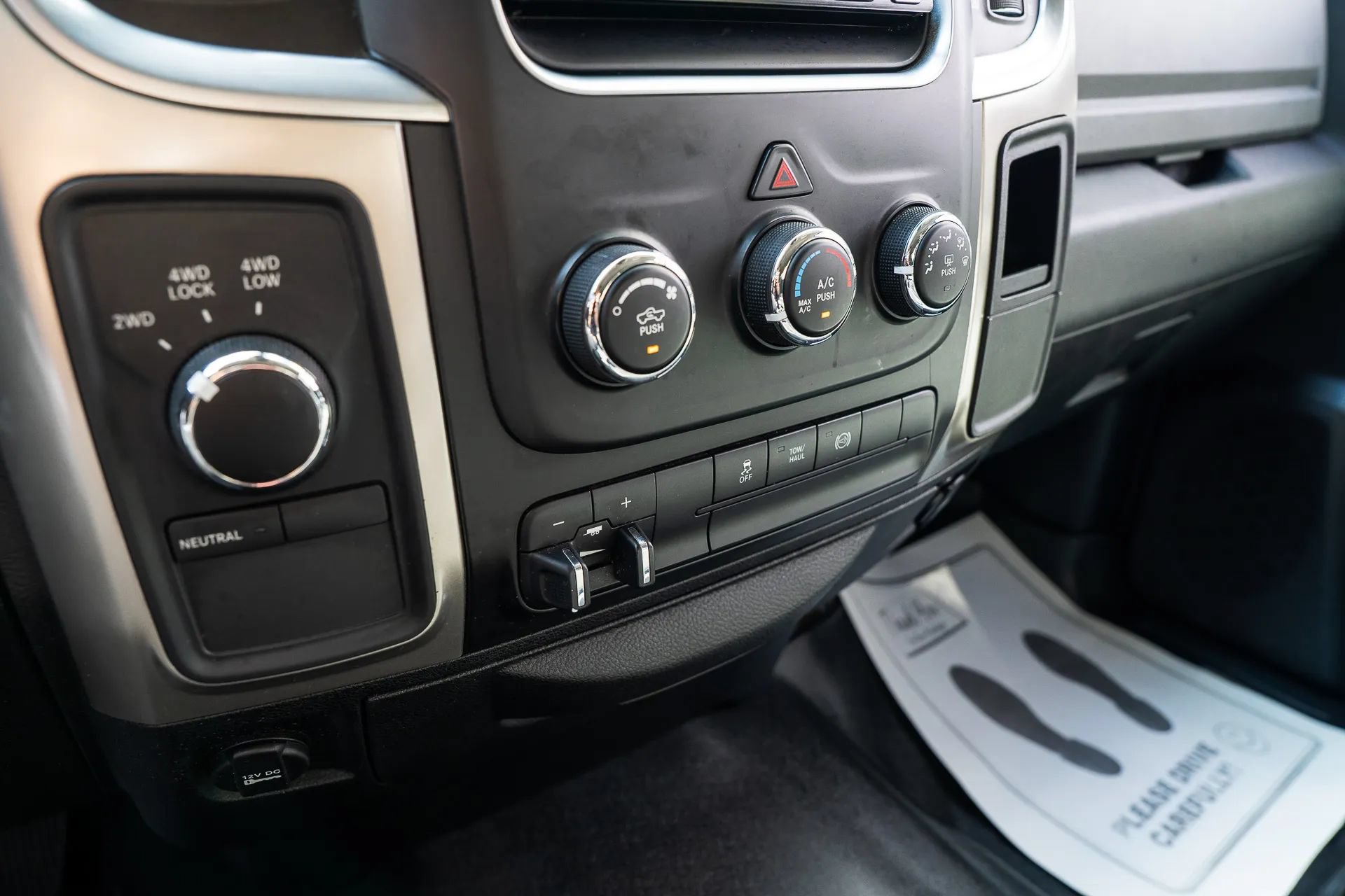 Used 2015 RAM 3500 SLT AWD/4WD image 25