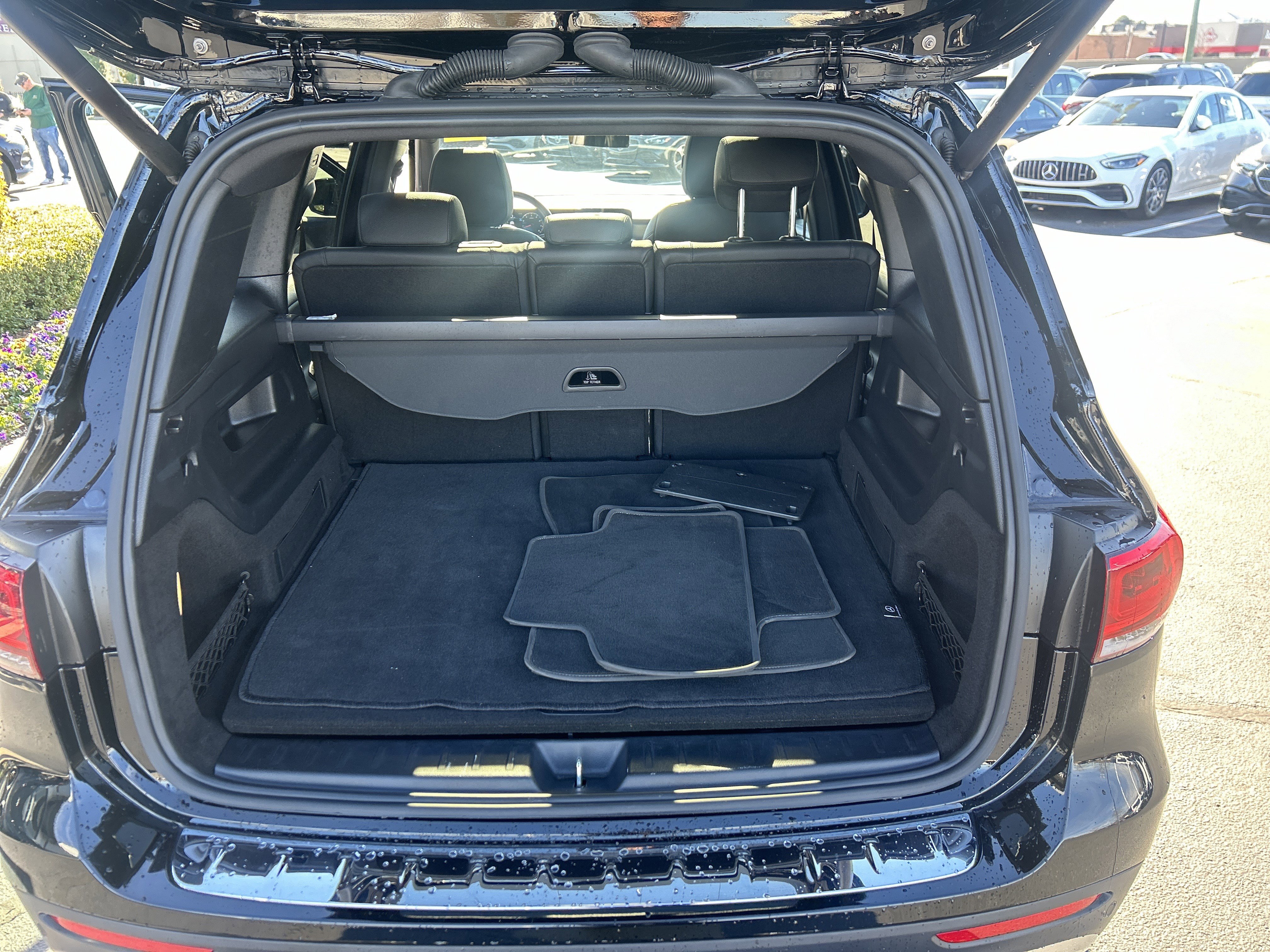 Used 2022 Mercedes-Benz GLB 250 w/ Premium Package Lite image 34